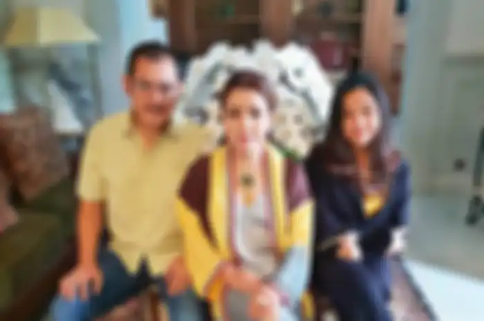 Mayangsari, Bambang, dan Khirani saat berpose bersama