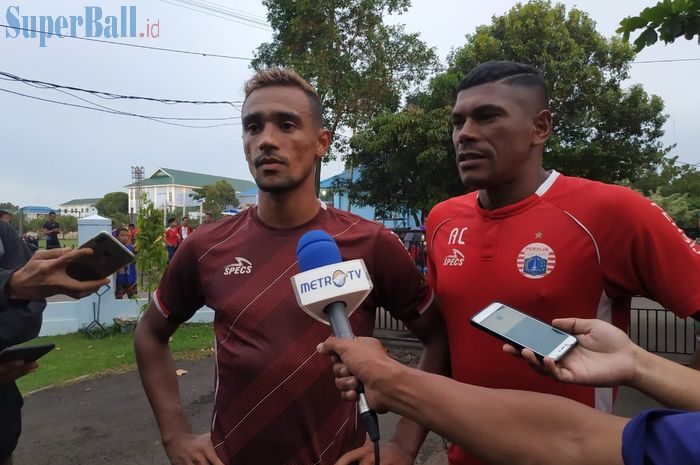 Pemain asing Persija Jakarta, Bruno Matos saat menjawab pertanyaan wartawan di mess pemain Persija, Halim Perdanakusuma, Jakarta, Senin (25/3/2019).