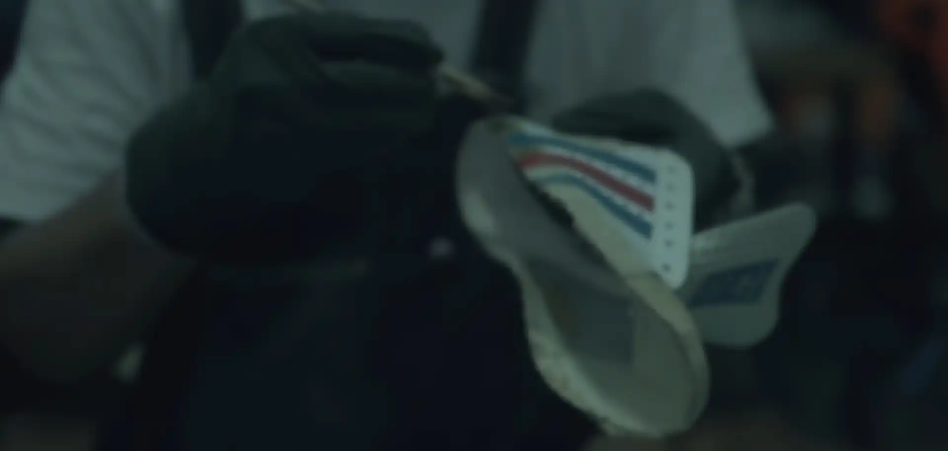 Restorasi yang dilakukan Die Hard Adidas Fan pada salah satu temuan sepatu Adidas vintage mereka di Toko Restu Sport, Blok M.