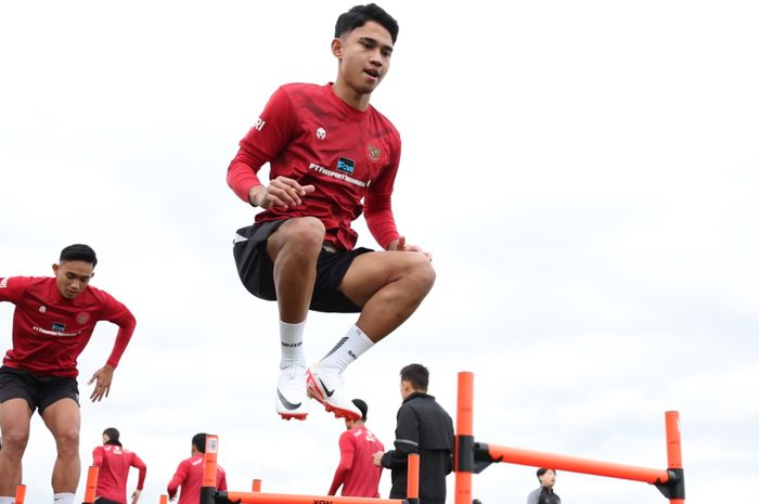 Pemain andalan Timnas Indonesia, Marselino Ferdinan pada sesi latihan hari kedua di Antalya, Turki, Jumat (22/12/2023)