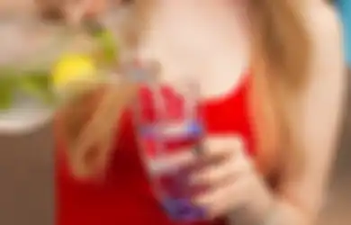 7 Hari Berturut-turut Tak Sengaja Minum Air Lemon Tiap Pagi, Perempuan Ini Syok dengan Perubahan Tubuh yang Dirasakan, Ini yang Terjadi!