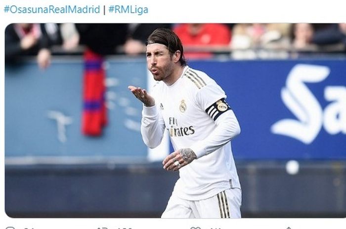 Kapten Real Madrid, Sergio Ramos, melakukan selebrasi seusai menjebol gawang Osasuna dalam partai Liga Spanyol, Minggu (9/2/2020).