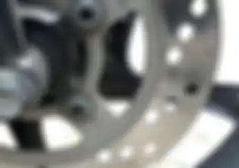 Bukan Cuma Pemanis, Ini Alasan Cakram Motor Dibikin Berlubang