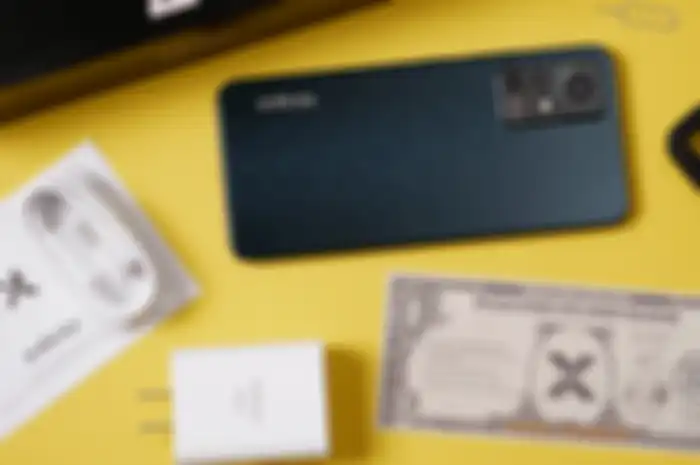 Ilustrasi hp Infinix dalam tutorial cara cek garansi.