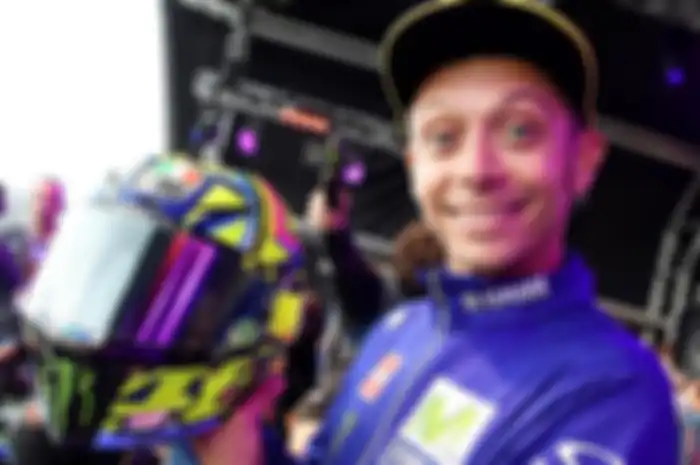 Valentino Rossi dengan helm AGV sudah dipakai sejak pertama berkarier di MotoGP musim 1996 lalu