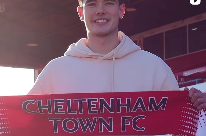 Pemain timnas Indonesia, Elkan Baggott resmi berseragam Cheltenham Town di sisa musim 2022/2023.