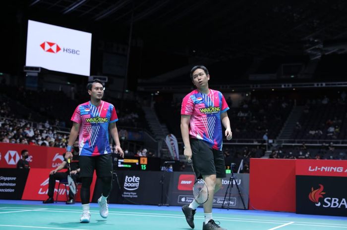 Pasangan ganda putra Indonesia, Mohammad Ahsan/Hendra Setiawan, pada babak perempat final Singapore Open 2022 di Singapore Indoor Stadium, Jumat (15/7/2022).