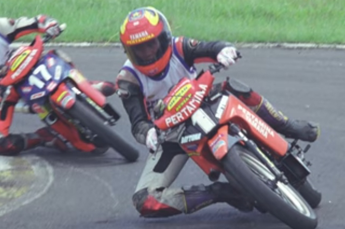 Rivalitas Ahmad Jayadi (nomor 17) versus Hendriansyah (nomor 1) lebih dulu heboh di balap motor ketimbang Rossi versus Lorenzo di MotoGP