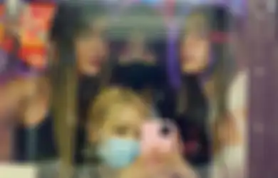 Foto Ini Jadi Kode Project Musik Terbaru Rose dan Jennie BLACKPINK?
