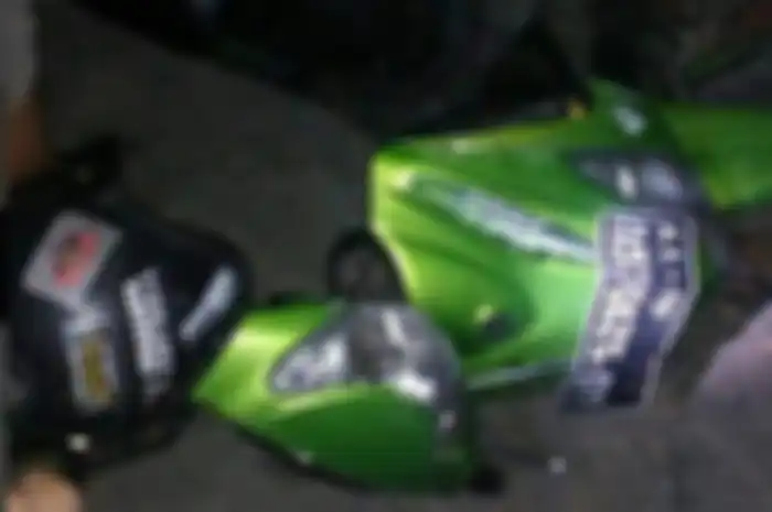 Yamaha Mio hancur bagian depan yang ditumpangi 3 ABG usai menabrak pohon di Sukoharjo.