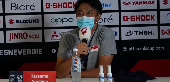 Pelatih timnas Singapura,  Tatsuma Yoshida.