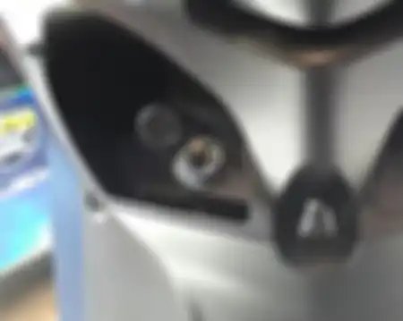 Colokan listrik pada Yamaha Lexi S seperti Aerox 155 VVA