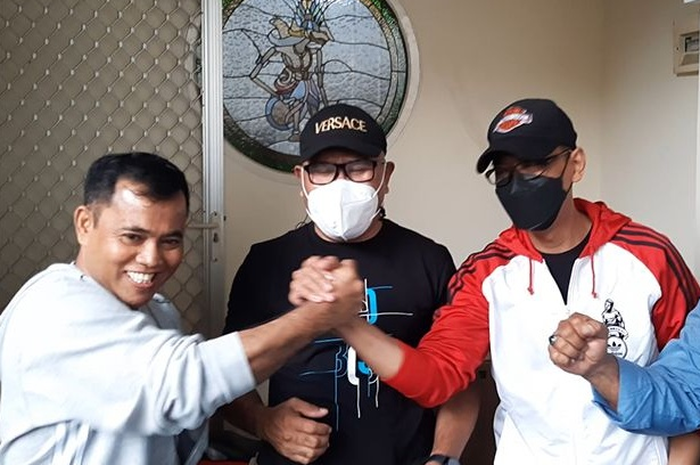 Doddy Sudrajat ketika menyambangi rumah Faisal untuk mengajak Gala Sky jalan-jalan.