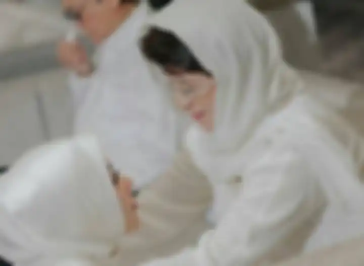 Penampilan cantik Reiko Barack, ibu Reino Barack alias mertua Syahrini saat tampil mengenakan kerudung di acara sungkeman sekaligus pengajian di Jepang