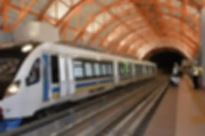 Kereta LRT berada di stasiun OPI Mall Jakabaring Palembang, Sumatera Selatan
