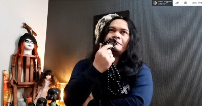 Mbah Mijan saat wawancara bersama Grid.ID.