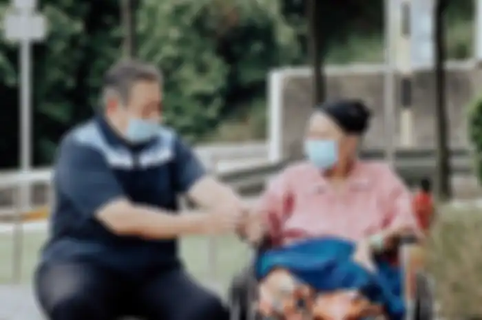 Ani Yudhoyono diperbolehkan keluar kamar untuk pertama kalinya