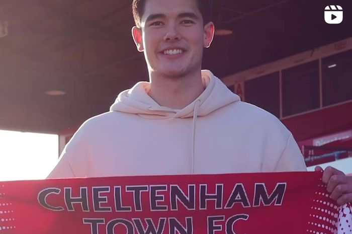 Pemain timnas Indonesia, Elkan Baggott resmi berseragam Cheltenham Town di sisa musim 2022/2023.