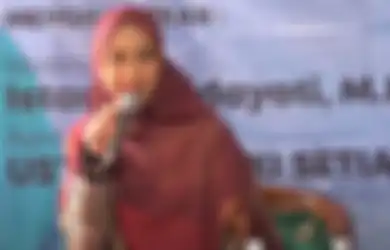 Oki Setiana Dewi Banjir Kritikan Seantero Negeri Setelah Potongan Video Dakwah Soal KDRT Viral, Kakak Ria Ricis Langsung Ucapkan Maaf dan Unggah Video Lengkap Ceramahnya di Instagram