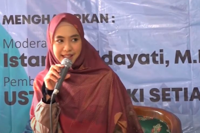 Oki Setiana Dewi