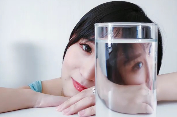 Trik Motret Keren Cukup Dengan Kamera Xiaomi, Gelas, dan Air