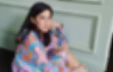 Lagi Viral! Kepoin Rumah Dian Sastro, Isi Kamar Mandinya Buku!
