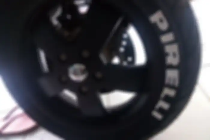Tyre sticker memberikan efek dramatis di ban