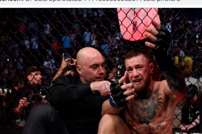 Petarung kelas ringan UFC, Conor McGregor, pasca-pertarungan melawan Dustin Poirer di acara utama UFC 264, Las Vegas, Amerika Serikat, Minggu (11/7/2021).