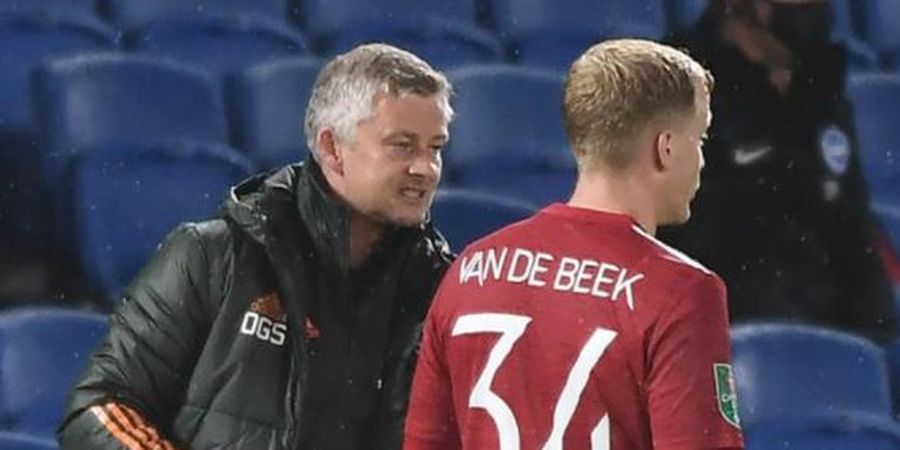 Man United Vs Newcastle - Solskjaer Siap Mainkan Van de Beek di Posisi Baru