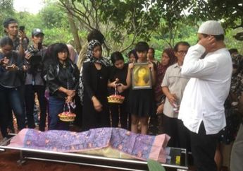 Jenazah Artis Cantik Ini Dimandikan 3 Kali dengan Menggunakan Detergen, Ini Alasan dan Kisahnya