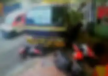 Ngeri, Detik-detik Rem Truk Blong Seruduk Warga, Motor Matic Remuk Terlindas
