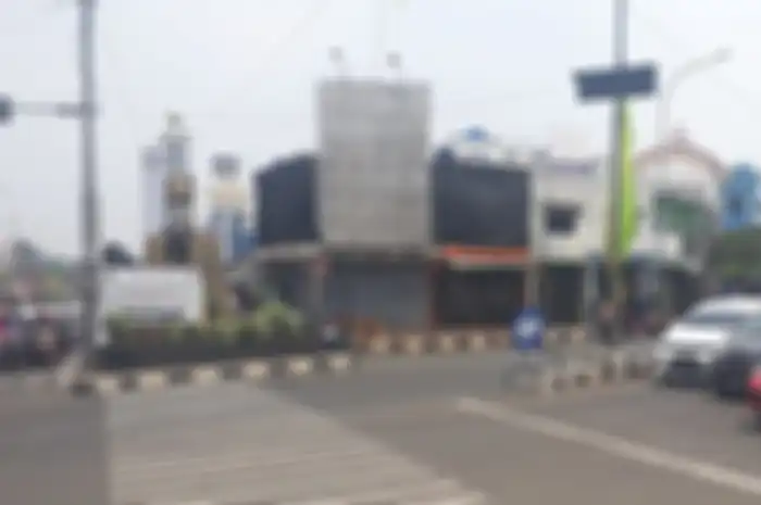 Musik diputar di Simpang Ramanda, Jalan Margonda, Kota Depok, Jawa Barat