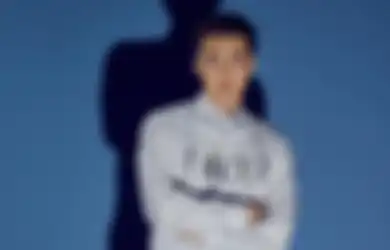 Bukan Dipalsuin, Ini Alasan Tanda Tangan Sehun Beda di Photocard Whitelab
