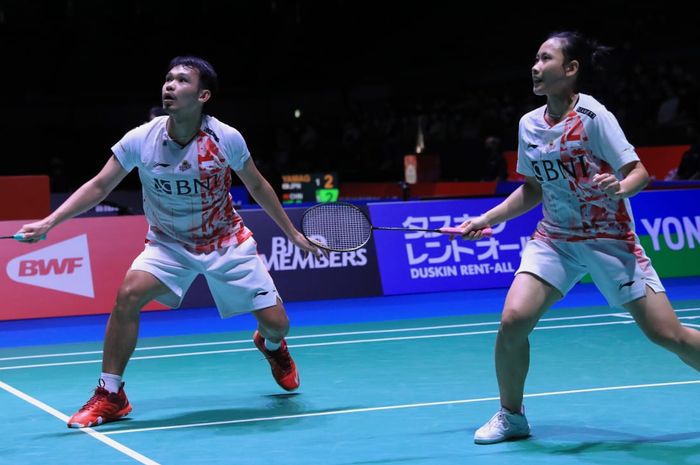 Pasangan ganda campuran Indonesia, Rinov Rivaldy/Pitha Haningtyas Mentari, pada babak kedua Japan Open 2022 di Maruzen Intec Arena, Osaka, Kamis (1/9/2022).