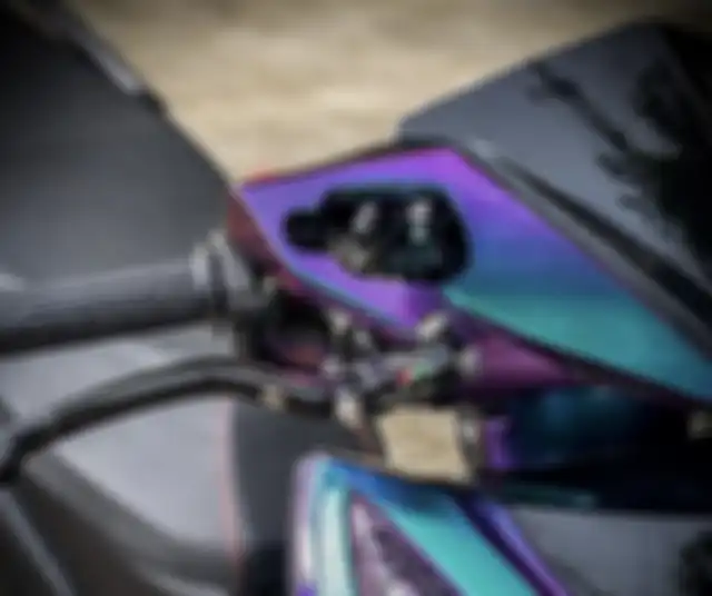 Master rem Brembo RCS terpasang di sebelah kanan.