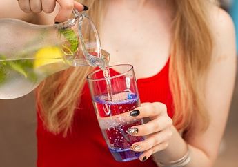 Bukan Tipu-tipu, Seorang Penulis Beberkan Hasil Menakjubkan pada Tubuhnya Usai Minum Air Lemon Selama Seminggu