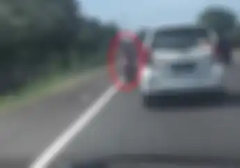 Video Detik-detik Emak Zaman Now Bawa Matik Nekat Masuk Tol Purbaleunyi, Tepok Jidat!