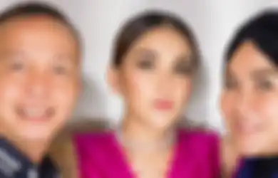 Pamer Foto Cincin dan Gelang Baru, Ayu Ting Ting Makin Berani Ungkap Sosok Calon Ayah Bilqis, Komentar Umi Kalsum Jadi Sorotan