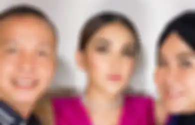 Pamer Foto Cincin dan Gelang Baru, Ayu Ting Ting Makin Berani Ungkap Sosok Calon Ayah Bilqis, Komentar Umi Kalsum Jadi Sorotan