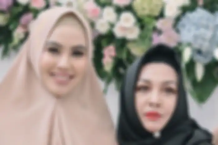 Kartika Putri dan Ibundanya.
