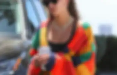 Hailey Bieber Hobi Merajut karena Bisa Jadi Sarana Terapi Mental