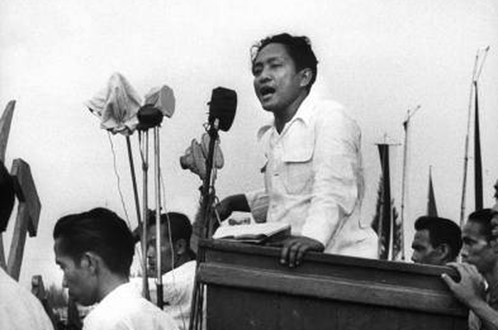 Drs. P. Swantoro, seperti  dimuat di Majalah Intisari Oktober 1966, dengan judul Kilasan Kenangan dari Jogja: Seandainja Muljono Tjepat Bertindak