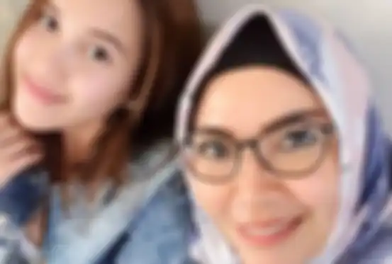 Umi Kalsum dan Ayu Ting Ting
