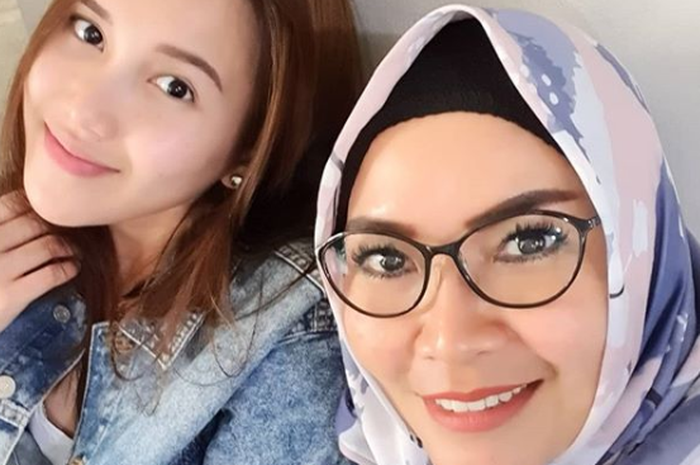 Umi Kalsum dan Ayu Ting Ting