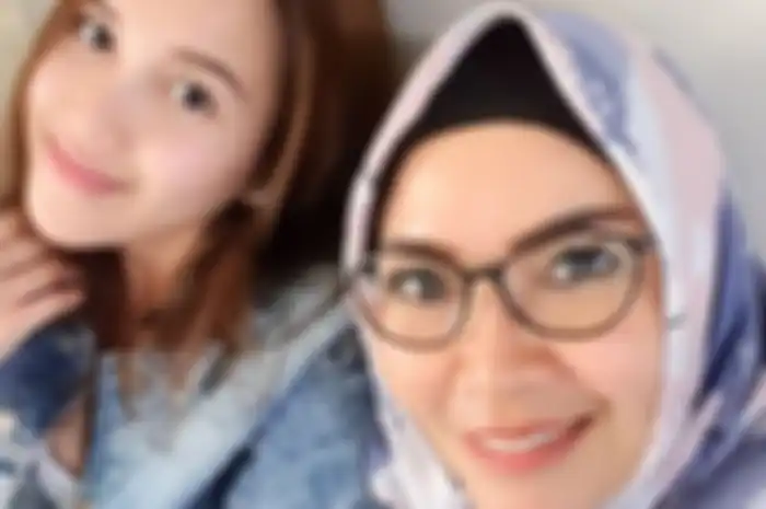 Umi Kalsum dan Ayu Ting Ting