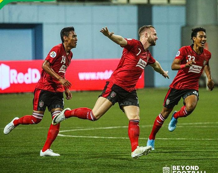 Para pemain Bali United merayakan gol yang dicetak Melvin Platje ke gawang Tampines Rovers pada Kualifikasi Liga Champions Asia 2020.