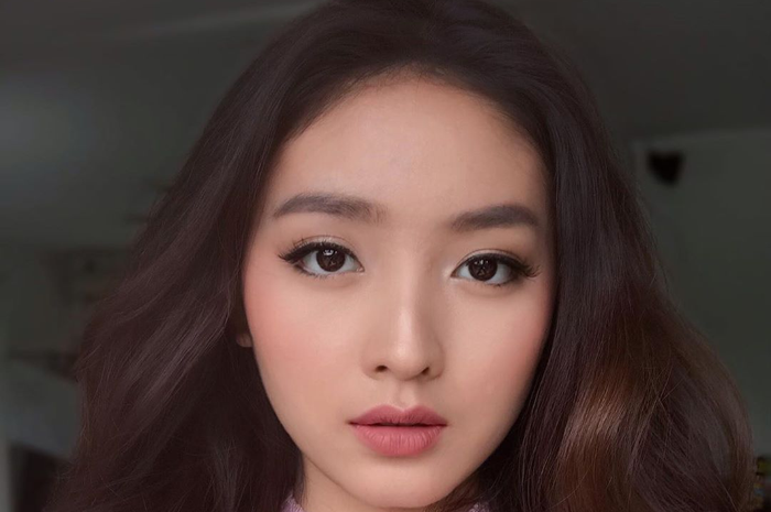 Ilustrasi makeup natural dan fresh