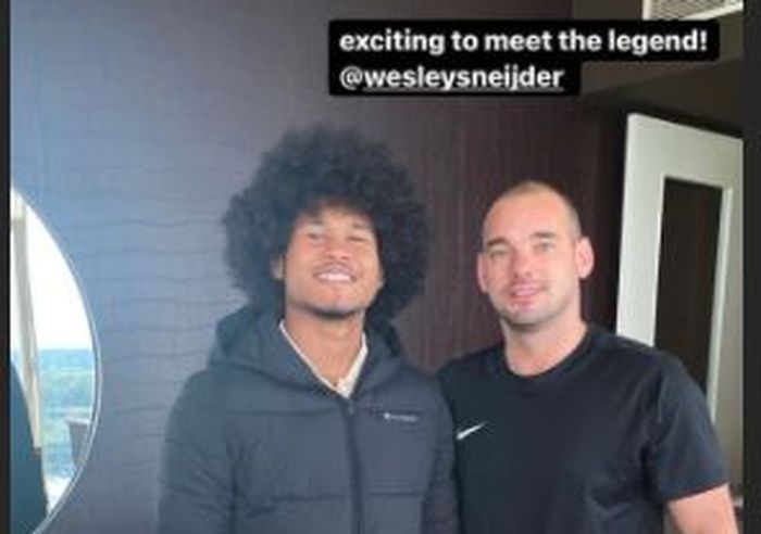 Unggahan Bagus Kahfi dengan direktur FC Utrecht Wesley Sneijder.