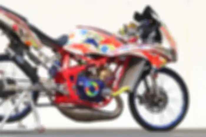 Kawasaki Ninja 150RR bergaya racing look milik Nur Hidayat