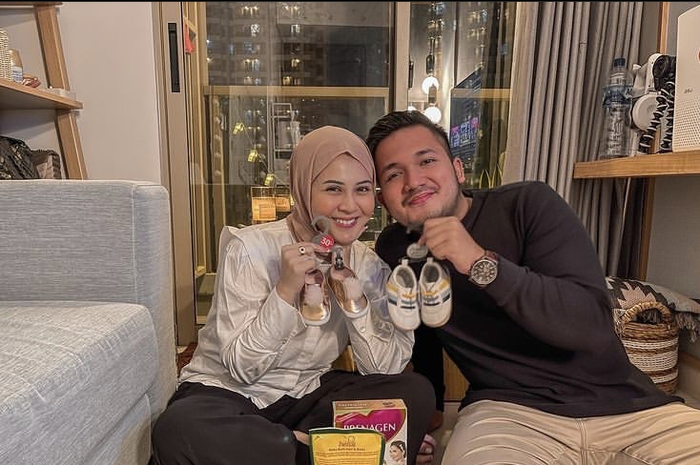 Kesha Ratuliu dan Adhi Permana.